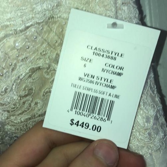 Wedding dress - Picture 6 of 8